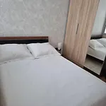 W Zeta Parku, Taras W Remoncie Do Konca Maja * ウストロン