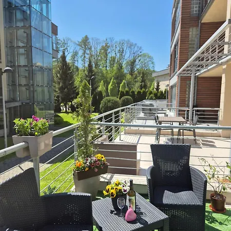 W Zeta Parku, Taras W Remoncie Do Konca Maja Apartamento