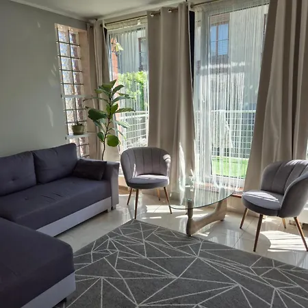W Zeta Parku, Taras W Remoncie Do Konca Maja Apartment